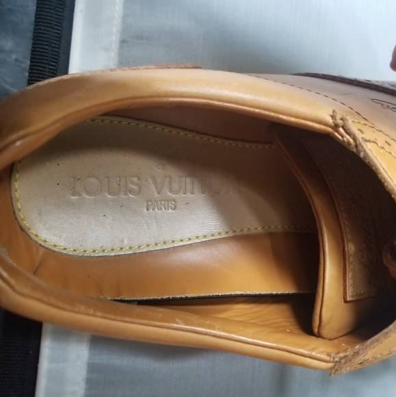 Louis Vuitton tan leather sneaker - Picture 7 of 7